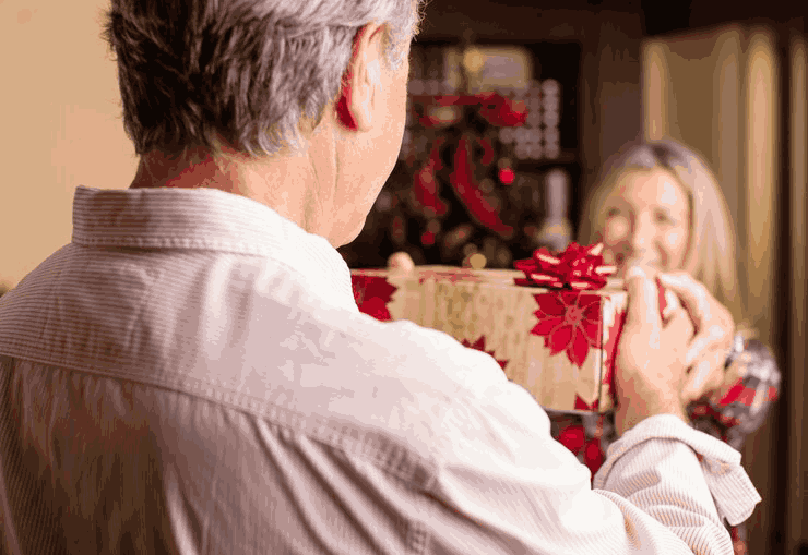 what are the traditional wedding anniversary gifts by year
